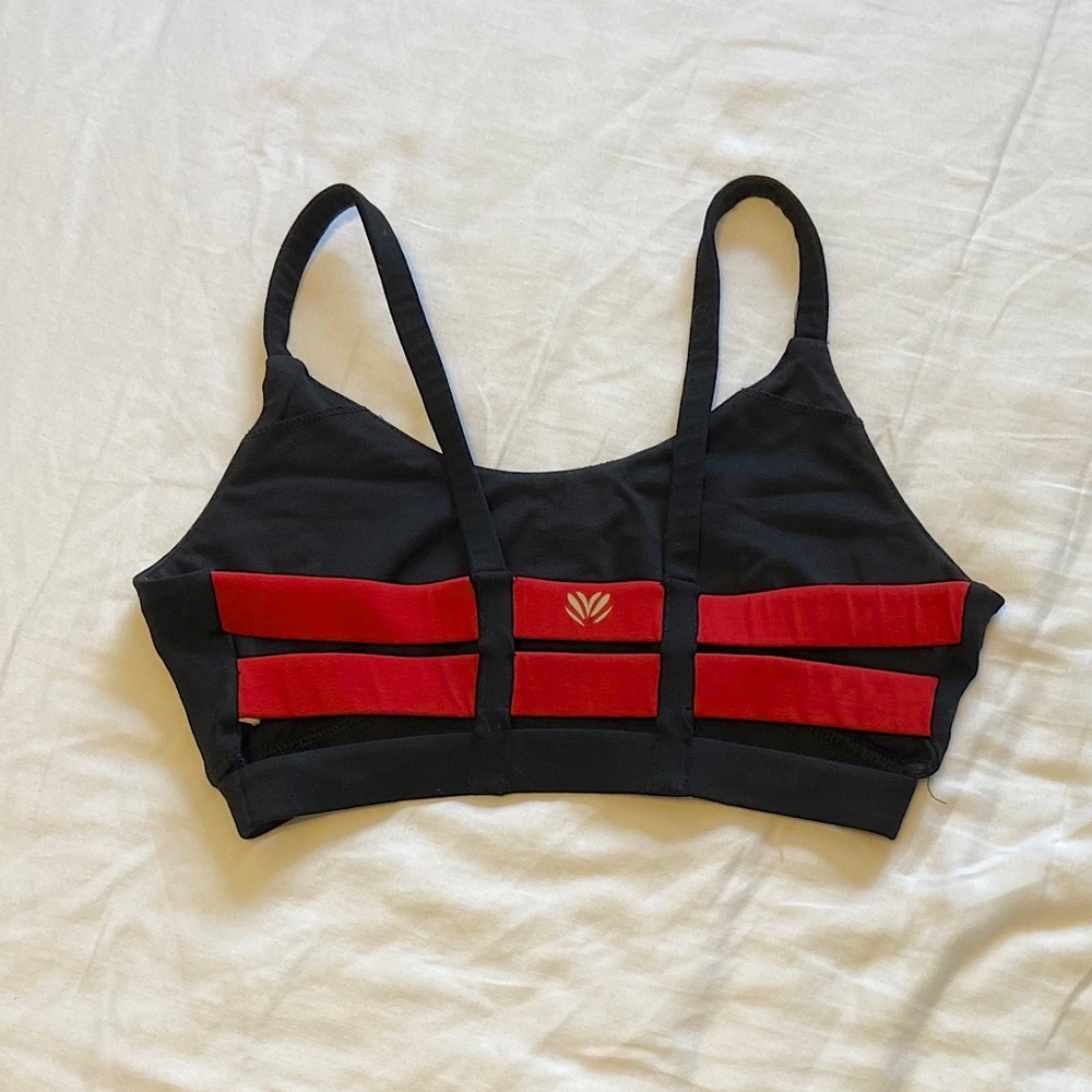 Forever 21 S Black and red sports bra.